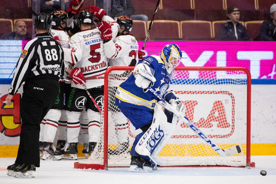 Leksands målvakt Janne Juvonen deppar