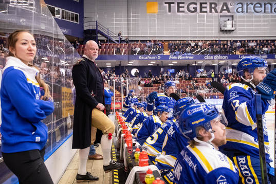 Leksands tränare Roger Melin i Leksandsdräkt