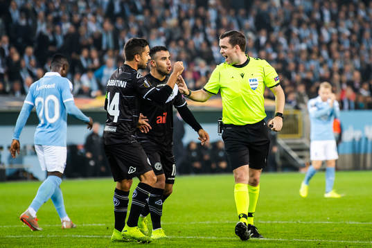Referee Rob Harvey