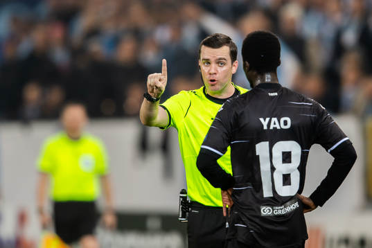 Referee Rob Harvey