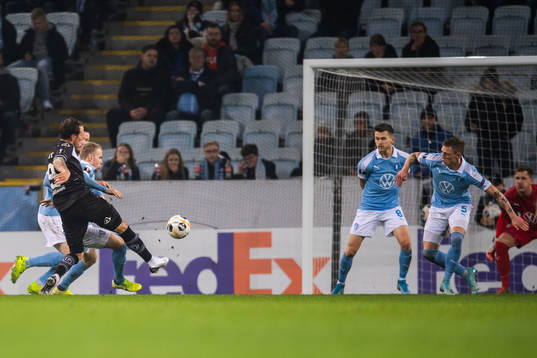 Alexander Gerndt of Lugano scores 2-1