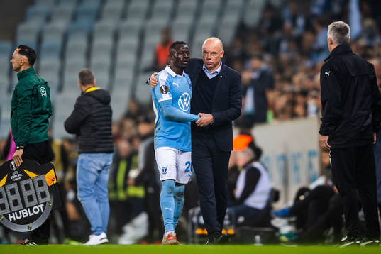 Bonke Innocent and Uwe Rösler, head coach of Malmö FF