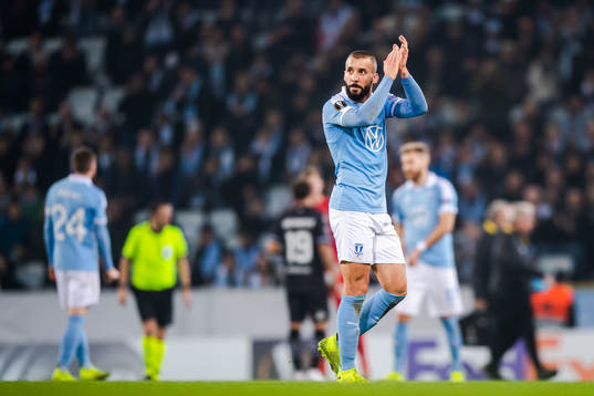 Guillermo Molins of Malmö FF thank the supporters