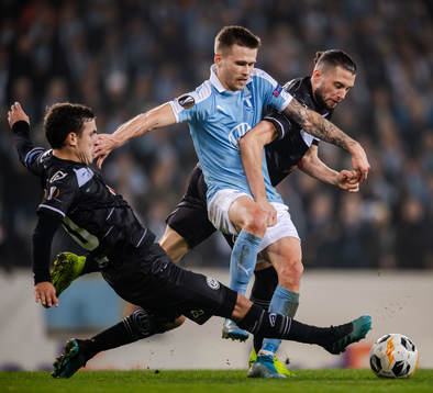 Arnor Traustason of Malmö FF against Olivier Custodio and