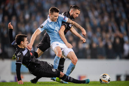 Arnor Traustason of Malmö FF against Olivier Custodio and