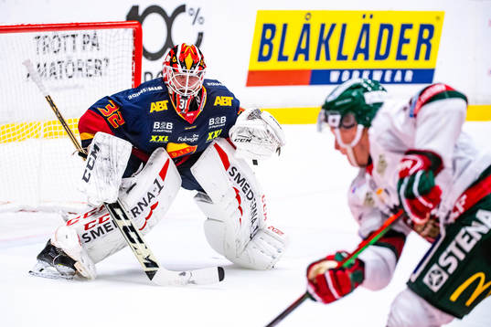 Djurgårdens målvakt Karri Rämö  och Frölundas Max