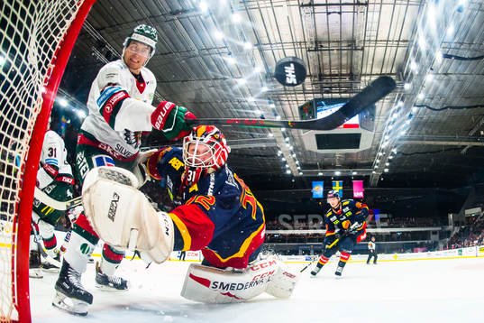 Frölundas Johan Sundström gör 0-2 bakom Djurgårdens