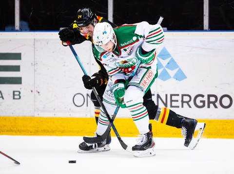 Brynäs Emil Molin och Rögles Kodie Curran