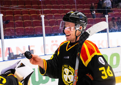 Brynäs Linus Ölund jublar