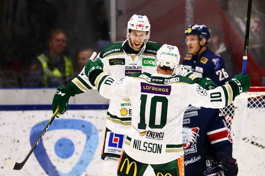 Färjestads Per Åslund jublar med Marcus Nilsson