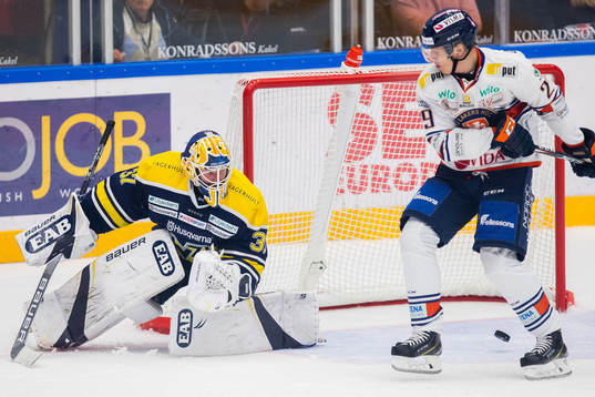 s målvakt Jonas Gunnarsson och Växjös Pontus Holmberg