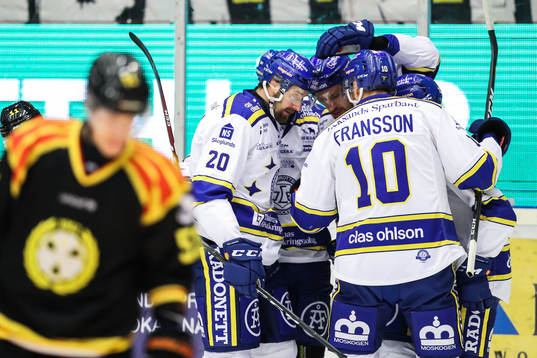 Leksands Spencer Abbott jublar med lagkamrater
