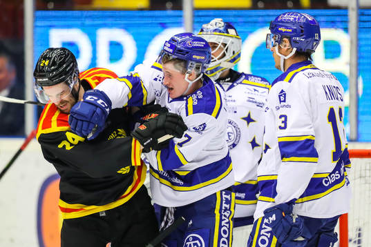 Brynäs Emil Molin och Leksands Lucas Nordsäter i bråk