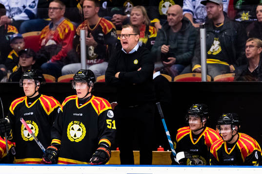 Brynäs tränare Magnus Sundquist reagerar