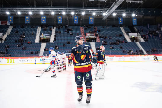 Djurgårdens Robin Norell värmer upp