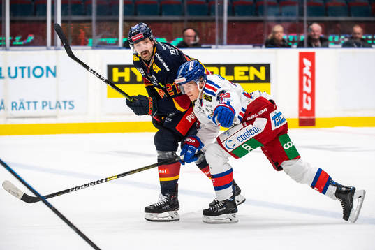 Djurgårdens Patrik Berglund och Oskarshamns Filiph Engsund