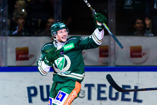 Färjestads Jesper Olofsson jublar