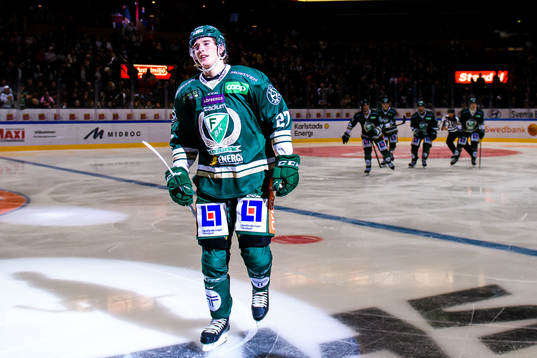 Färjestads Oskar Bäck jublar