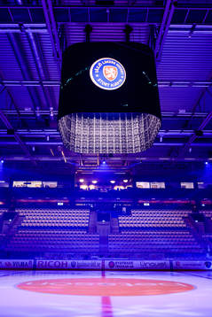 Jumbotron i Vida arena före ishockeymatchen i SHL mellan