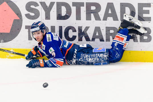 Växjös Matthew Bodie ligger på isen