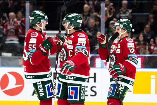 Frölundas Joel Lundqvist jublar med lagkamrater