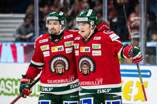 Frölundas Samuel Fagemo och Patrik Carlsson jublar