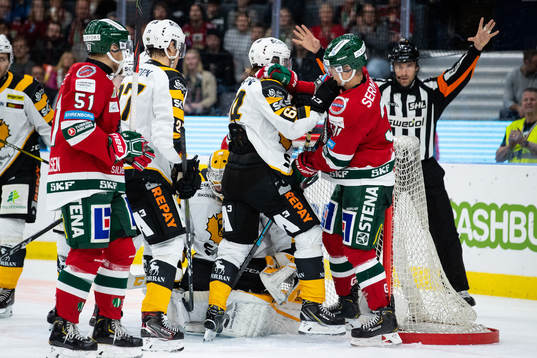 Skellefteås Jonathan Pudas och Frölundas Nicklas Lasu i