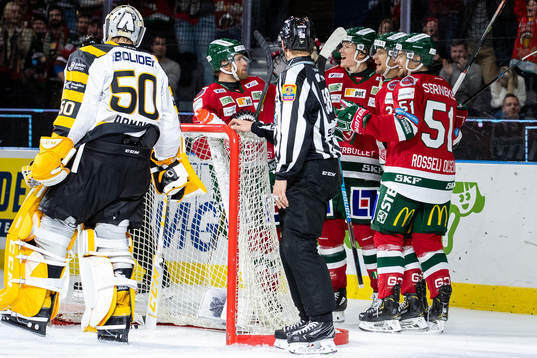 Frölundas Nicklas Lasu jublar med lagkamrater