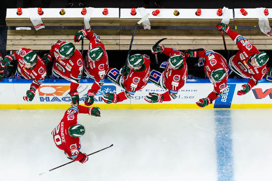 Frölundas Joel Lundqvist jublar med lagkamrater