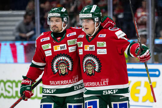 Frölundas Patrik Carlsson jublar ihop med 3-0 målskytten