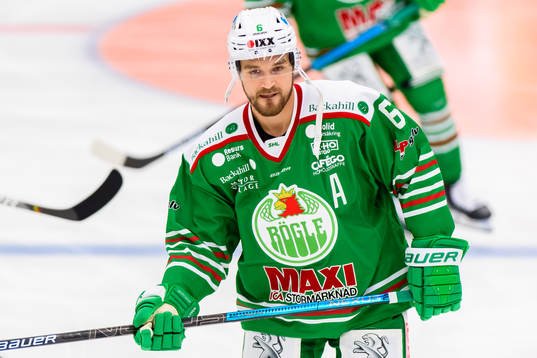 Rögles Craig Schira innan ishockeymatchen i SHL mellan