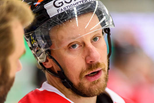 Örebros Marcus Weinstock innan ishockeymatchen i SHL
