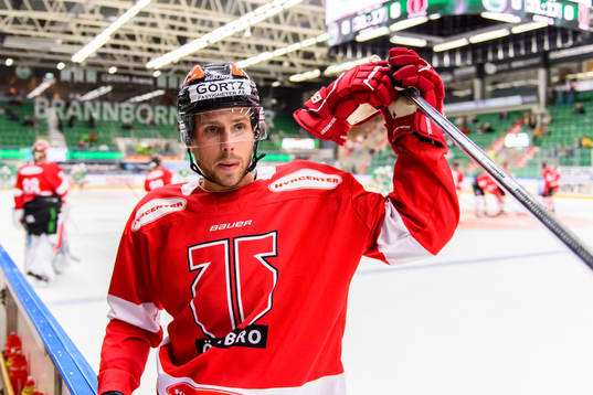 Örebros Mathias Bromé innan ishockeymatchen i SHL mellan