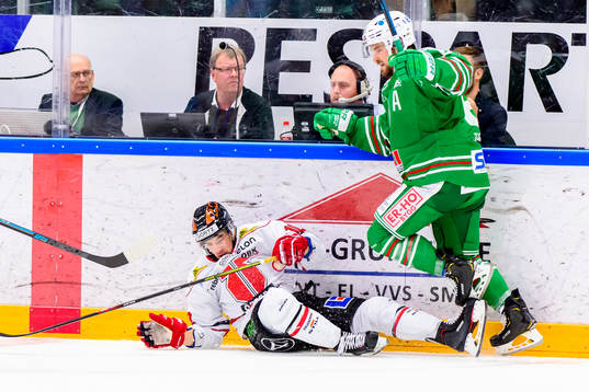 Örebros Shane Harper och Rögles Craig Schira