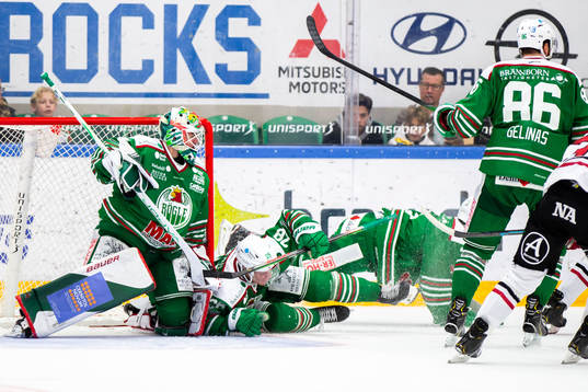 Rögles målvakt Roman Will och Anton Bengtsson