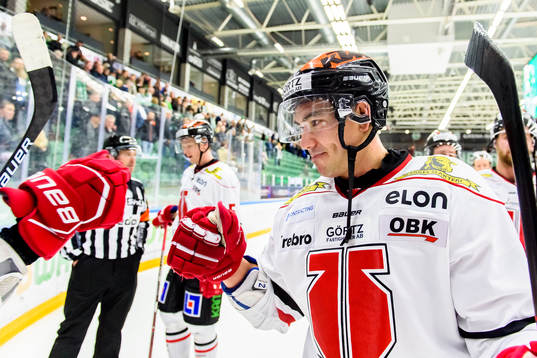 Örebros Shane Harper jublar