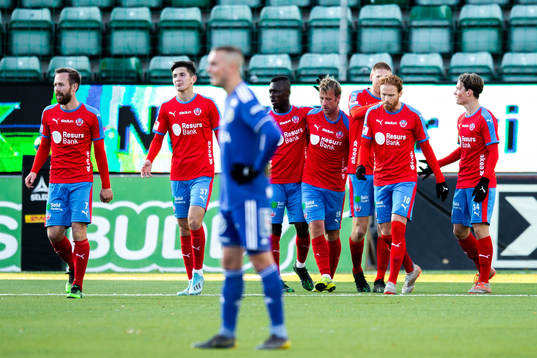 Helsingborgs Tobias Mikkelsen jublar med lagkamrater