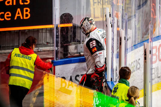 Malmö Redhawks målvakt Oscar Alsenfelt lämnar isen