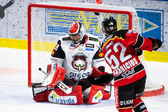 Malmö Redhawks målvakt Oscar Alsenfelt och Luleås Karl