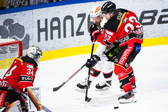Malmö Redhawks Matias Myttynen och Luleås Jesper Sellgren