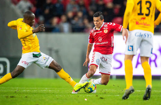 Kalmars Romário Pereira Sipião och Falkenbergs Nsima Peter