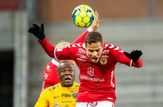 Kalmars Rafael Gimenes Da Silva och Falkenbergs Nsima Peter