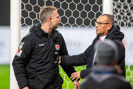Klubbchefen Mattias Rosenlund motar bort Kalmars tränare