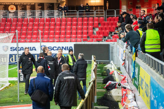 Kalmars tränare Magnus Pehrsson,  Kalmars assisterende