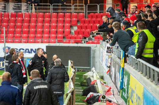 Kalmars tränare Magnus Pehrsson,  Kalmars assisterende
