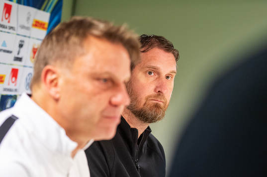 Falkenbergs tränare Hasse Eklund och Kalmars assisterende