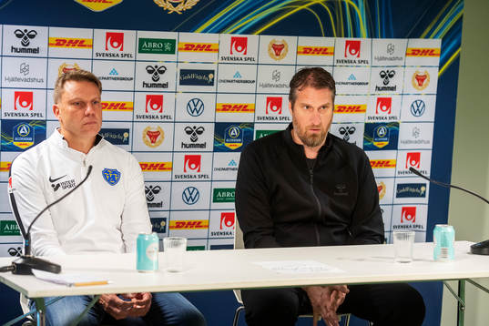 Falkenbergs tränare Hasse Eklund och Kalmars assisterende