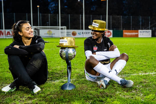Rosengårds målvakt Zecira Musovic och Anam Imo jublar med