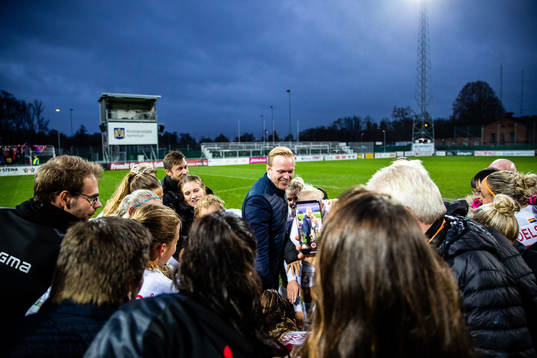 Rosengårds tränare Jonas Eidevall jublar med spelare