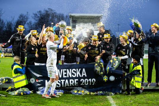 Rosengårds spelare jublar över sm-guldet